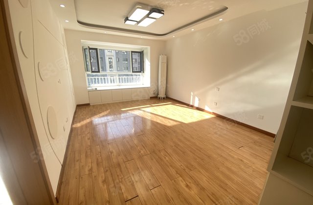 阿尔卡迪亚 南北通透精装修带车位 中间楼层全天采光随时看房