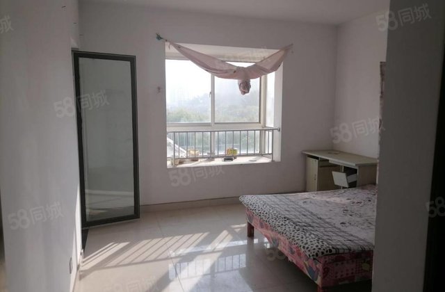 翡翠城电梯三室两厅两卫，118平，西边户，带储藏室