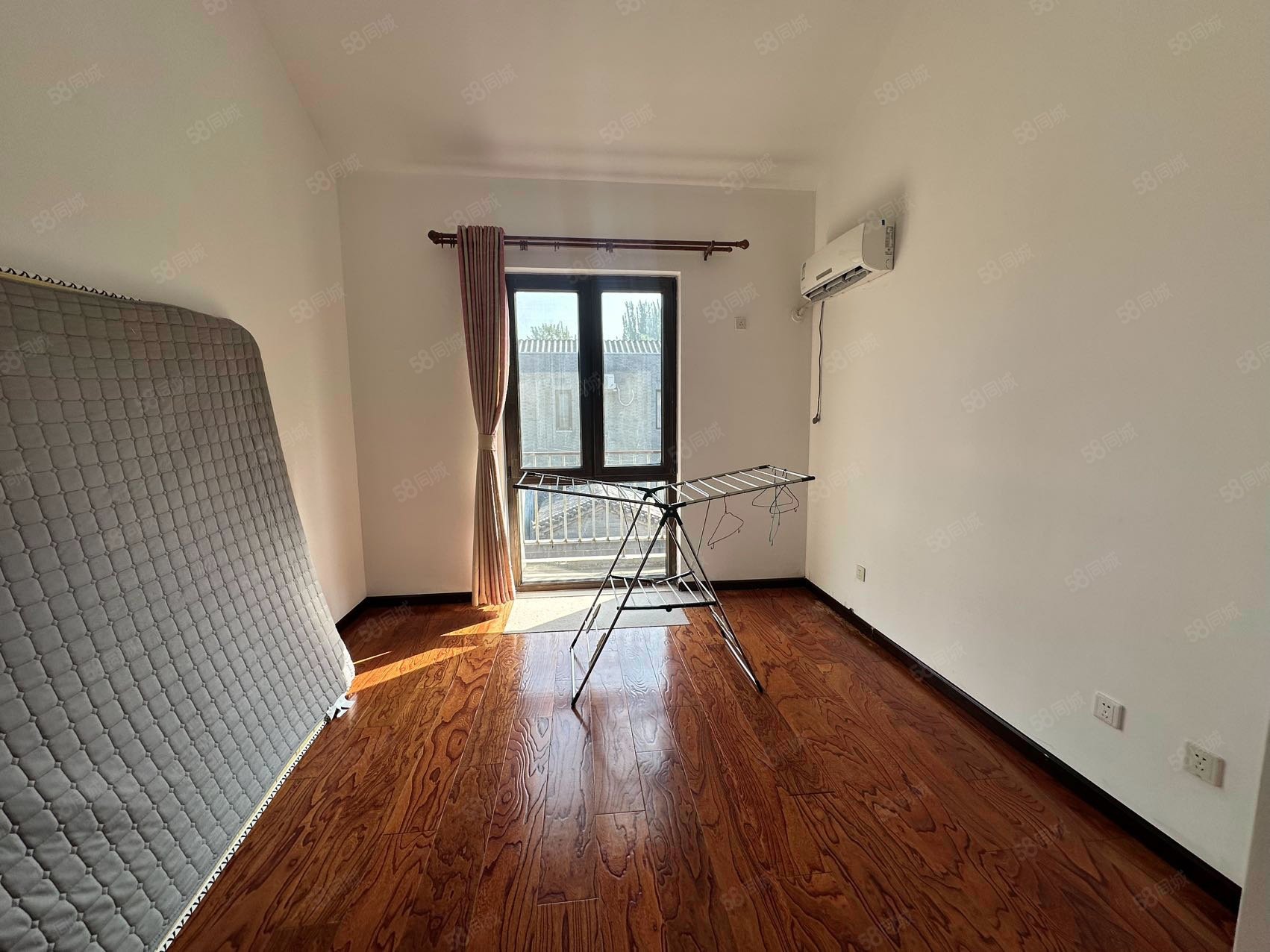 易郡別墅4室2廳3衛(wèi)205㎡南北580萬