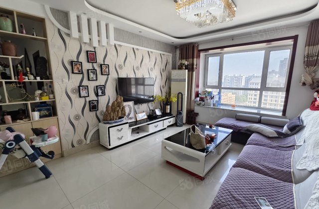 昌润莲城东苑北邻，电梯好楼层，三室两厅，免大税