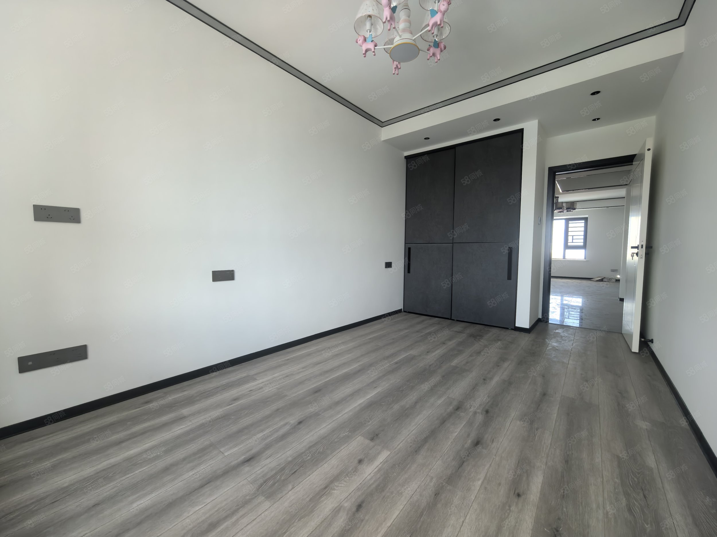 华隆公馆4室2厅2卫110㎡南北59万