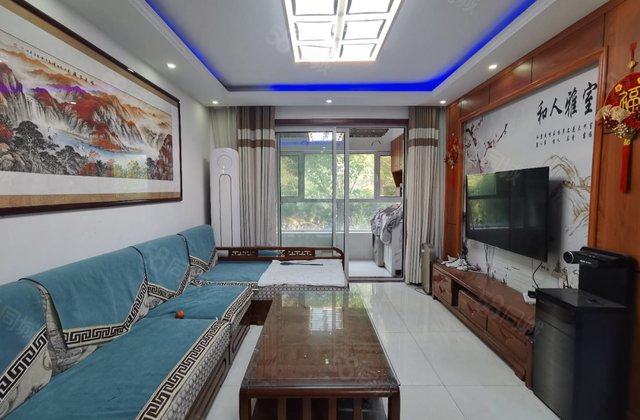 孝心楼 阿卡六期 一层带大院子  精装修 随时看房 拎包入住