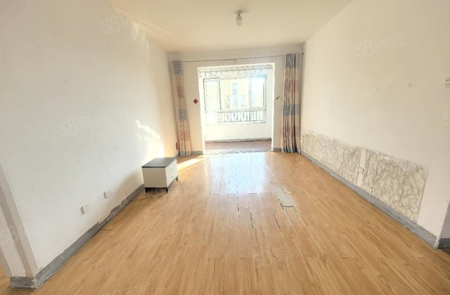 大润发东昌路，人民公园，中央帝景 中央丽都，三室双卫免大税