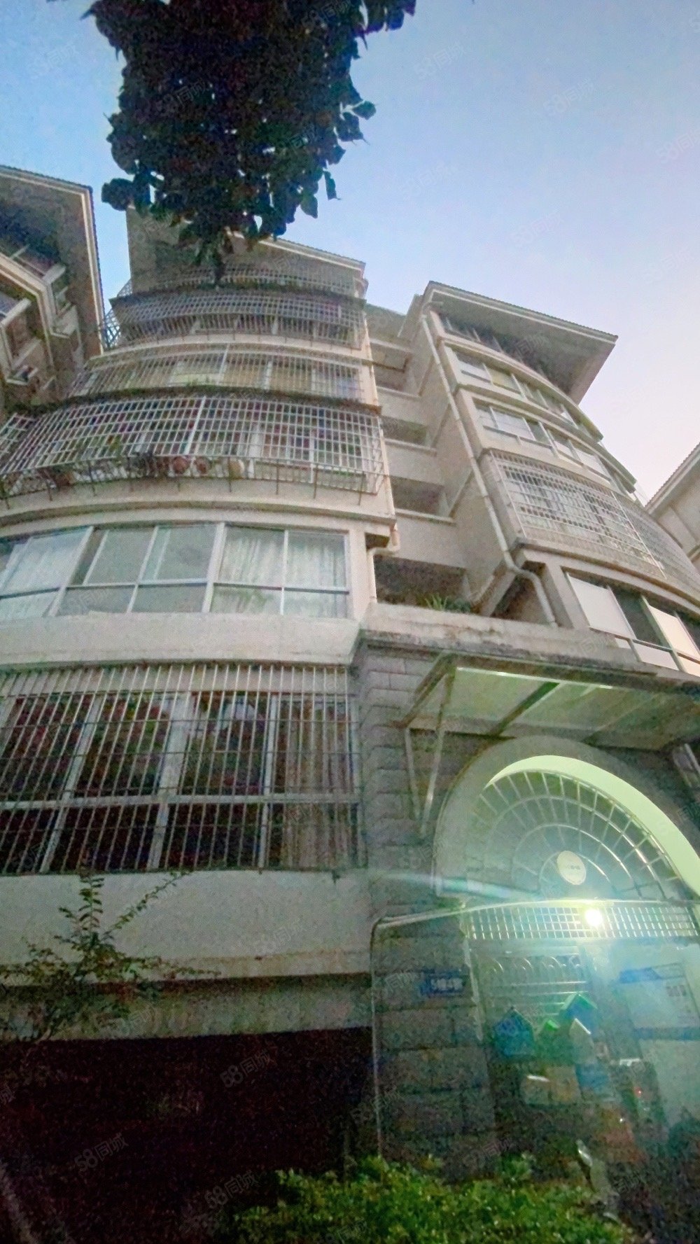 水韵华都3室2厅2卫134㎡东120万