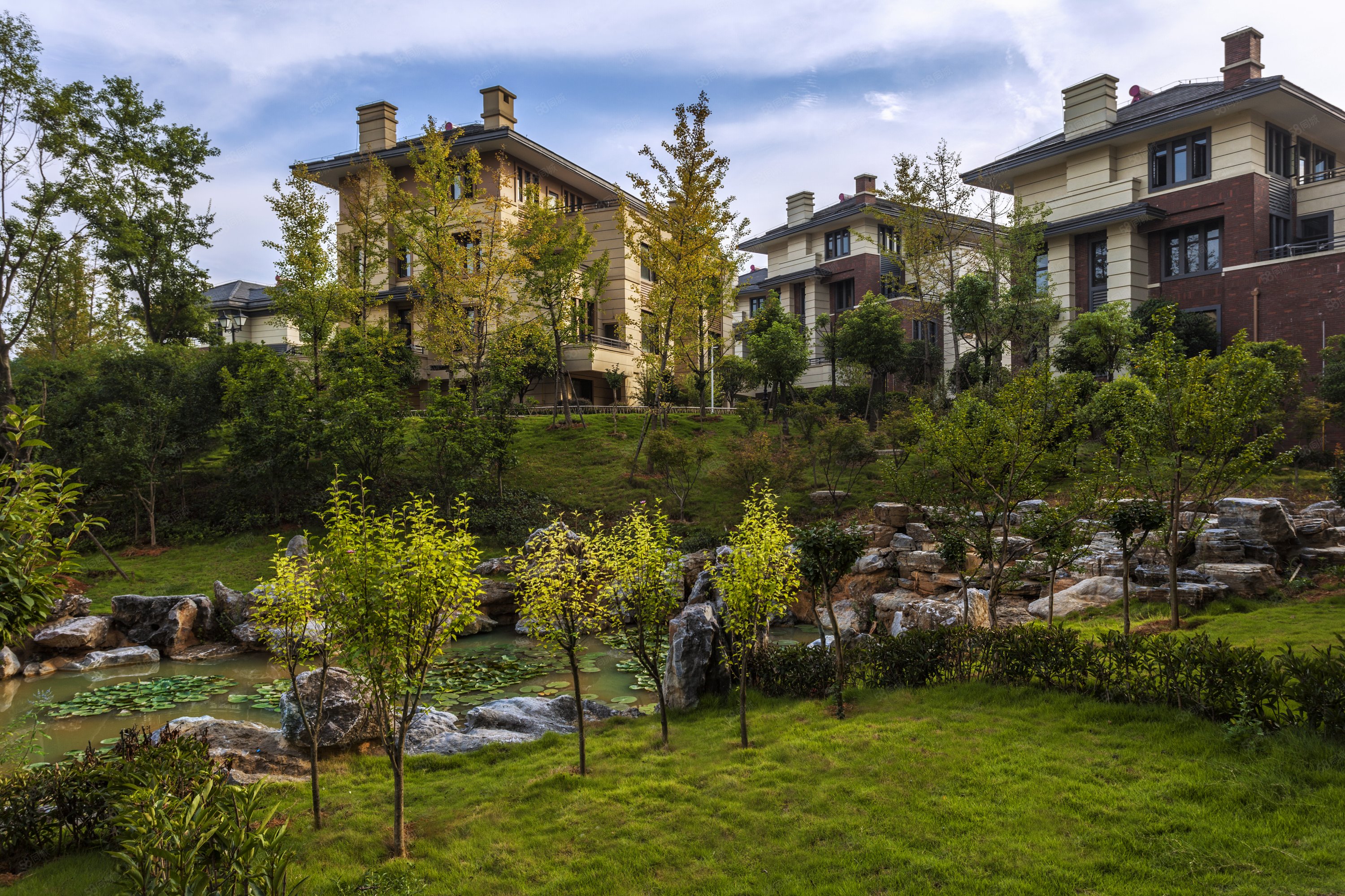 麓山温泉小镇洋房诚意出售送40平地下室随时看房