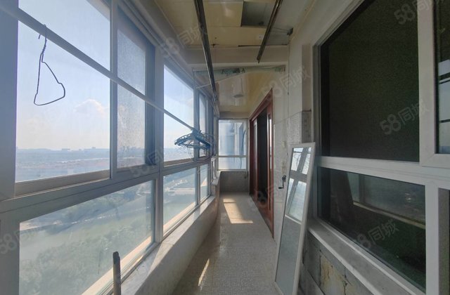 市医院 古运河 总高15层的电梯11楼 三室双卫南向双阳台
