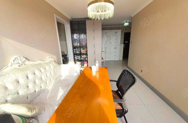 垡头翠成馨园(E区)1室2厅56㎡179万二手房图片