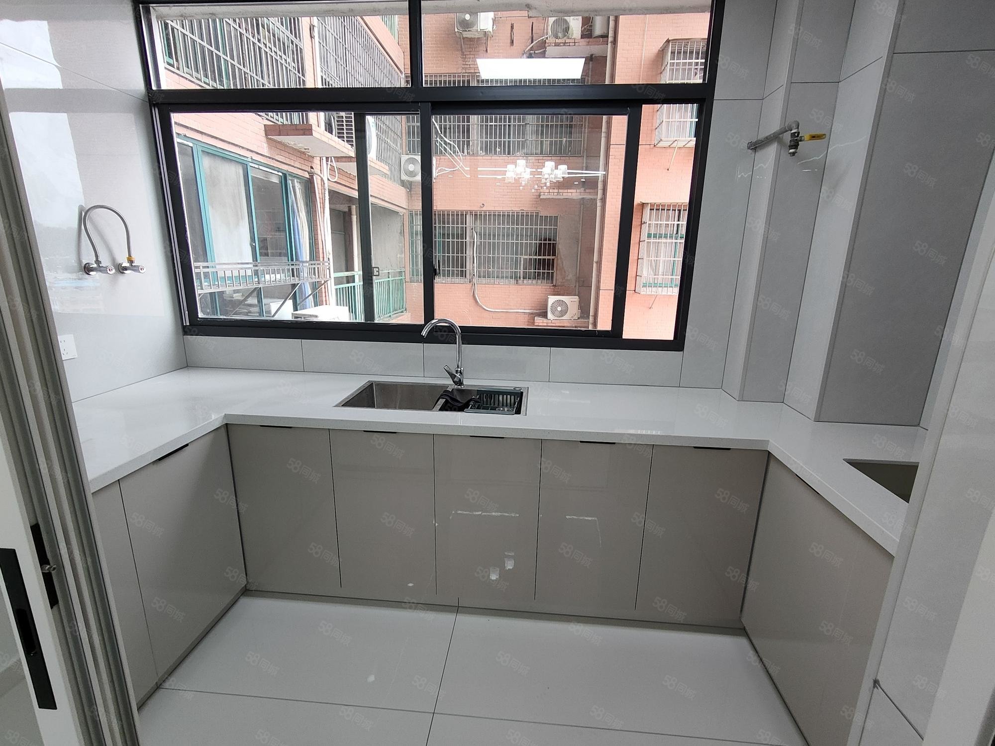 凯悦豪庭3室2厅2卫121㎡南北72.8万