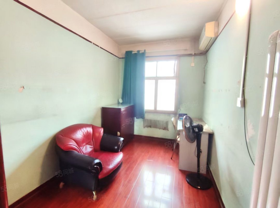 沿河小区2室2厅1卫70㎡南北25万