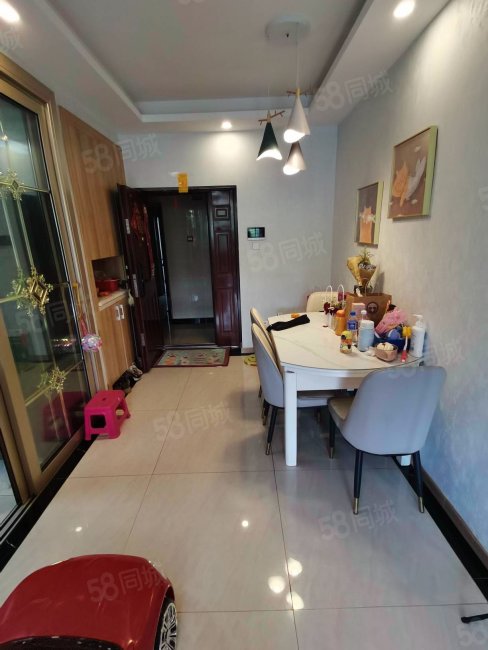 100平米精装修3房2厅1卫