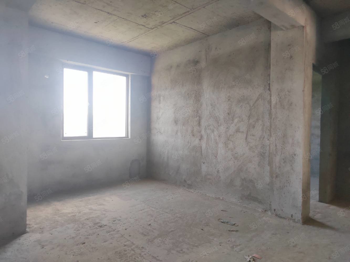 北湖豪苑6室2厅2卫198㎡南北132万