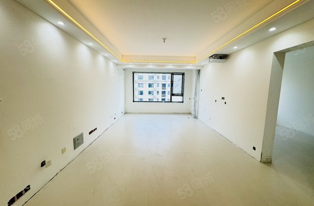 莲湖湾 三室 不是顶 好楼层 已装修 带车位 可按揭 急售