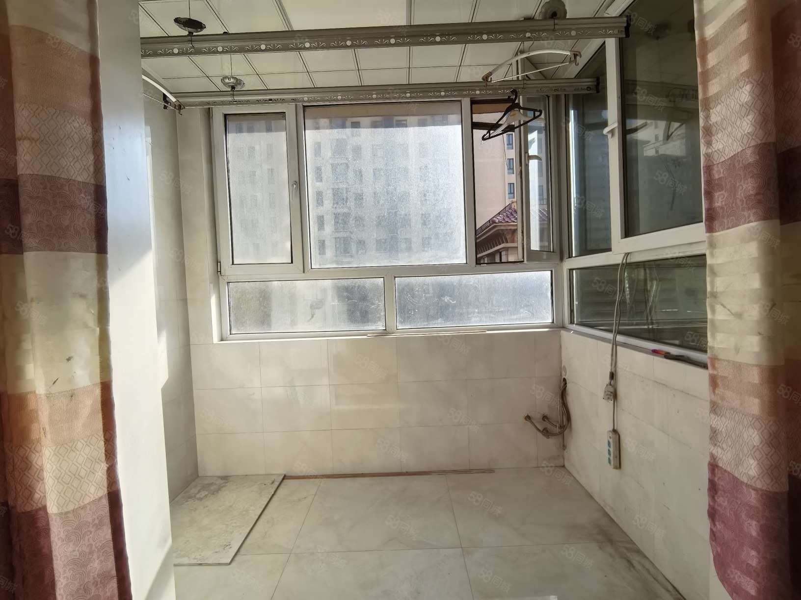 水印城3室2厅2卫119.2㎡南北61.8万