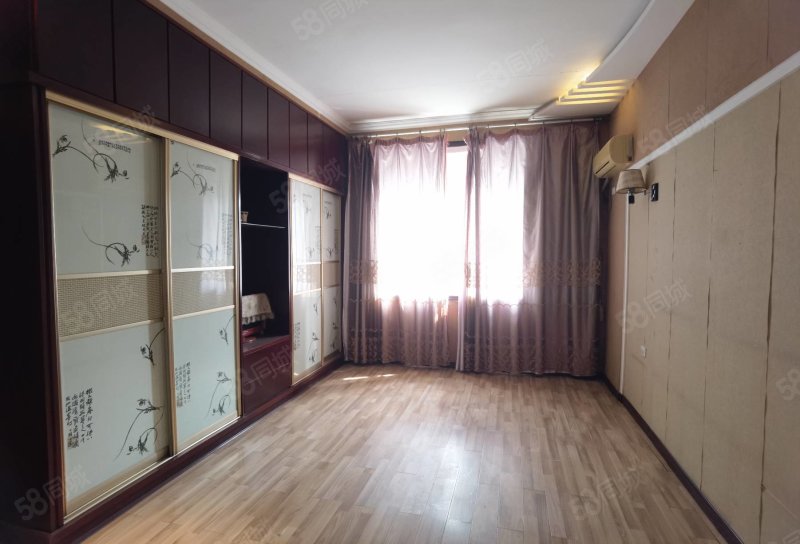 长征一路2号院5室2厅2卫191㎡南北68万