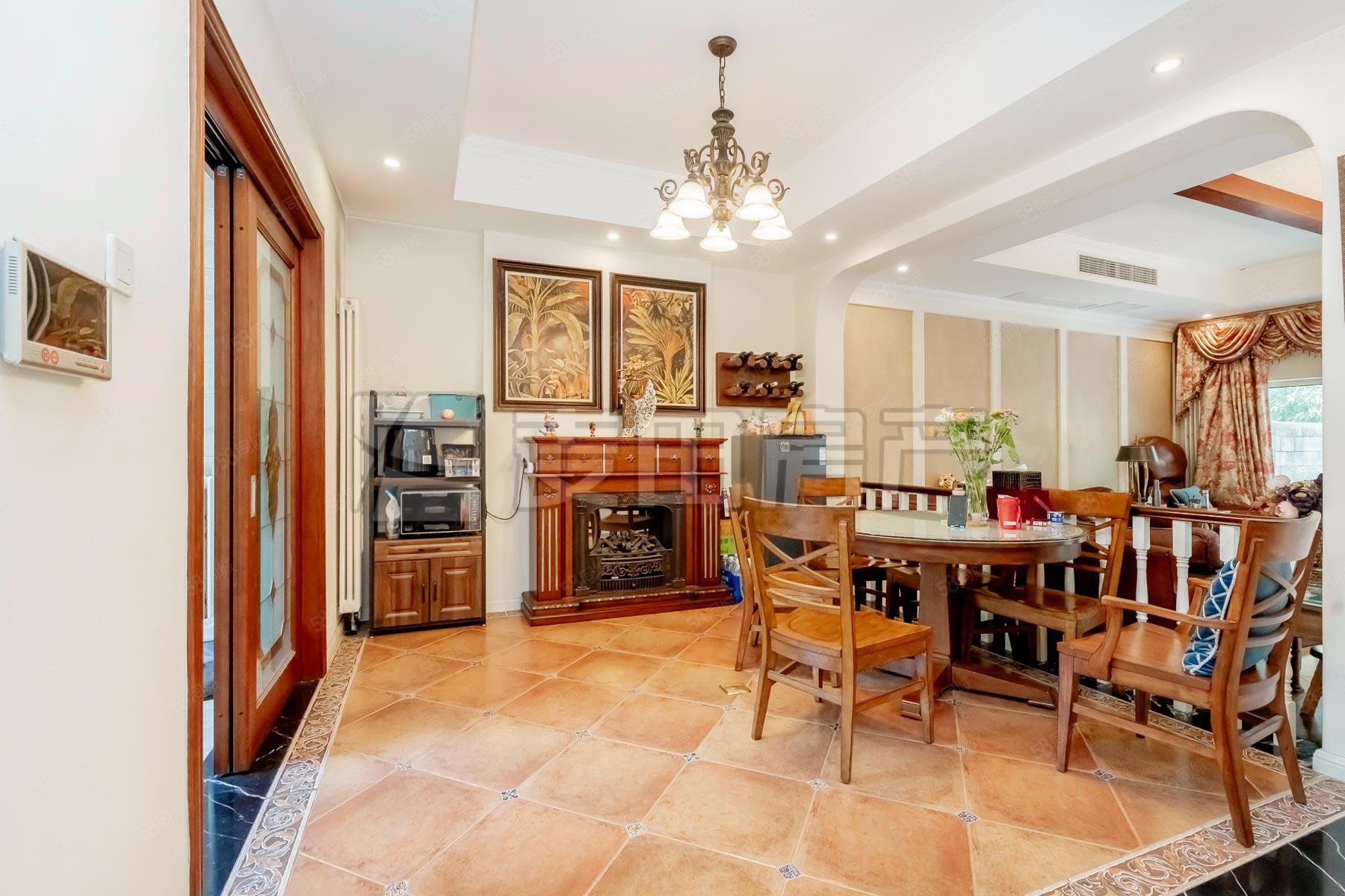 倚林佳園(別墅)5室3廳3衛(wèi)247㎡南北2980萬