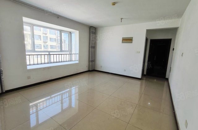 市中心 这套是商品房 标准三室 免大税送储 汽车总站金柱康城