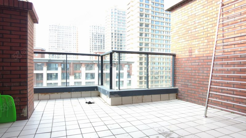 诚达龙庭国际b区电梯洋房带前后大露台精装修拎包入住