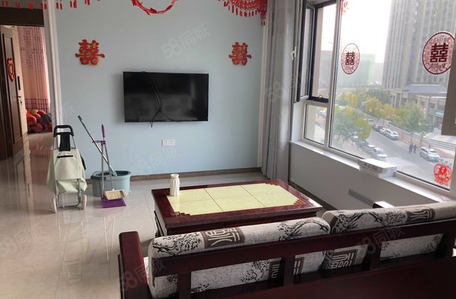 凤凰城11号院3室2厅1卫带车位储藏室家具家电全带住价格可谈
