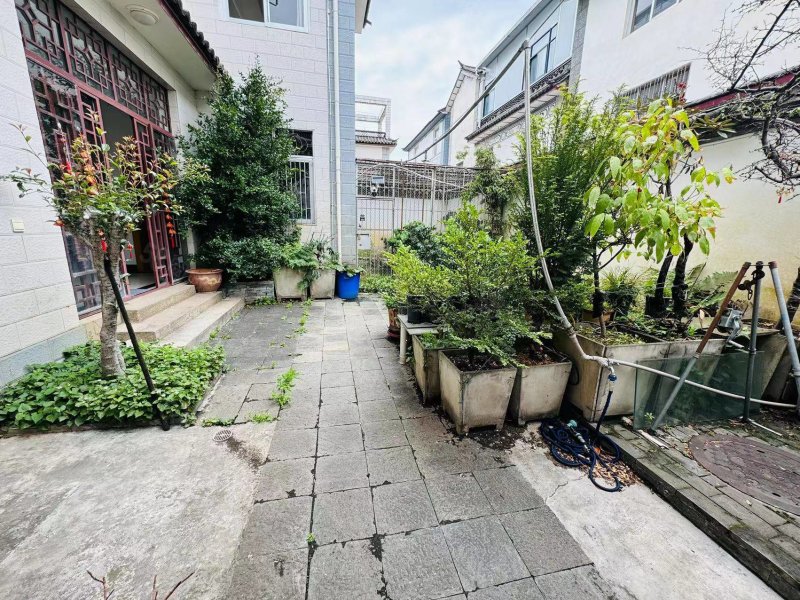 联排别墅出售,精装修,有院子,离古城近,方便看房,绿玉小区-大理58同城