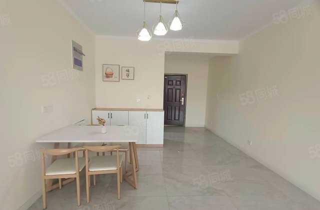 皇家学府3室2厅120㎡66.6万二手房图片