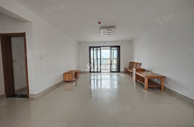 急售松桂嘉苑 四室四叶草户型双阳台城市芳华免大税送双车位