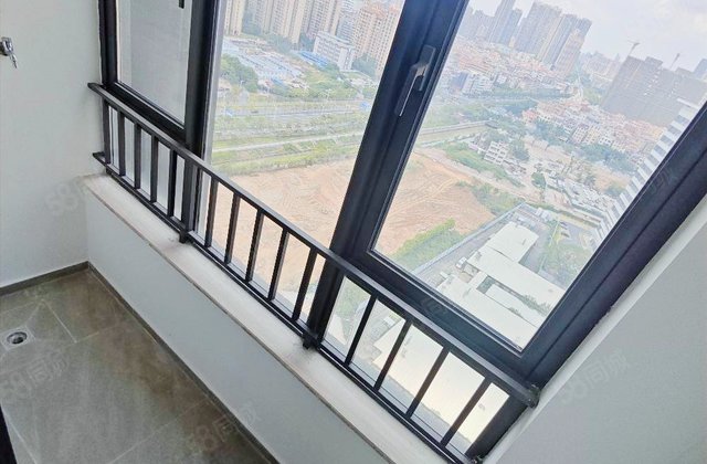 新鸿基泷景七期(商住楼)2室2厅66.11㎡42.1万二手房图片