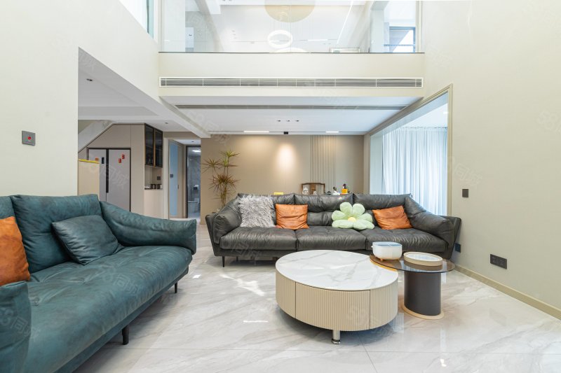 急售复式电梯洋房 双层室内能跑步 精装挑空6米 全屋家具家电