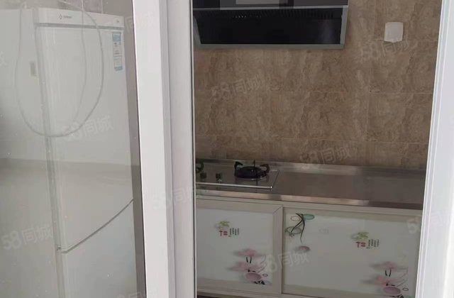 松贵路，时代中通，三室两厅一卫，带地下室