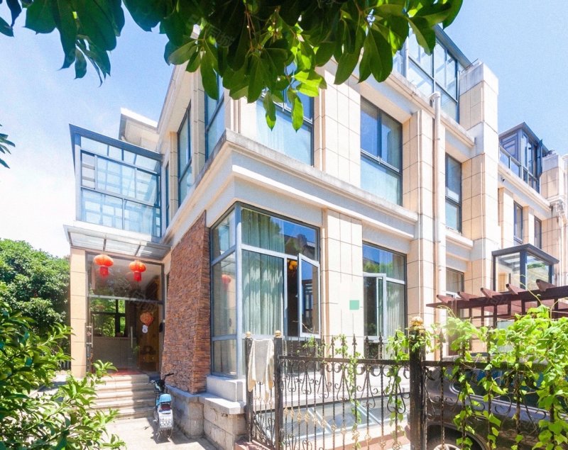 名仕豪庭(别墅)5室3厅6卫240㎡南北980万