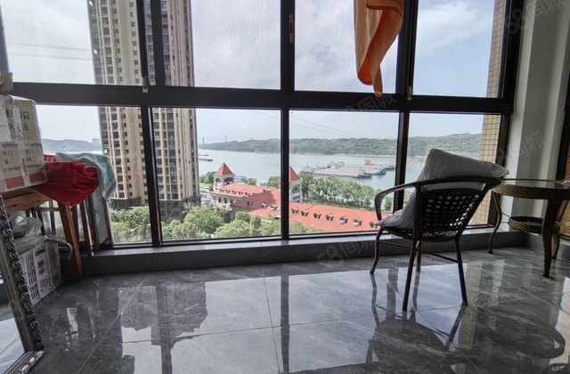 中铁龙盘湖世纪山水(公寓住宅)4室2厅135.5㎡88万二手房图片