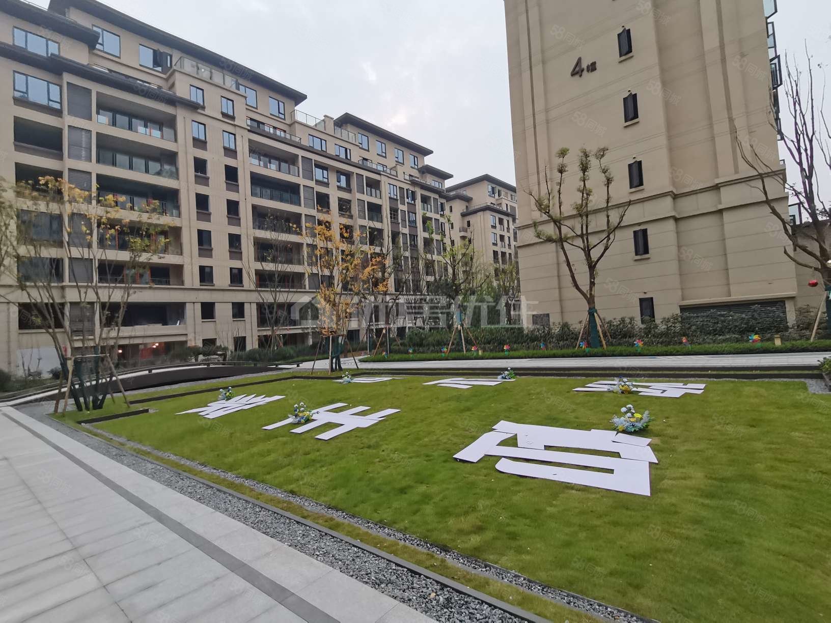 俊豪潼樾府3室2厅2卫97㎡南70万