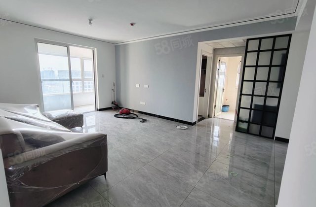 急售 全新精装没住过 带车位双阳台 户型真的挺好 免大税