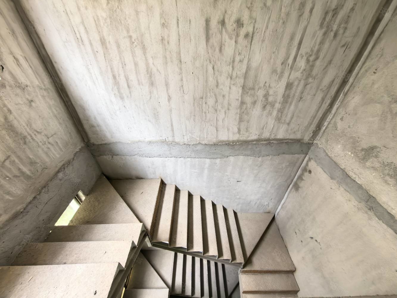 北湖湾8室2厅5卫215㎡南北200万