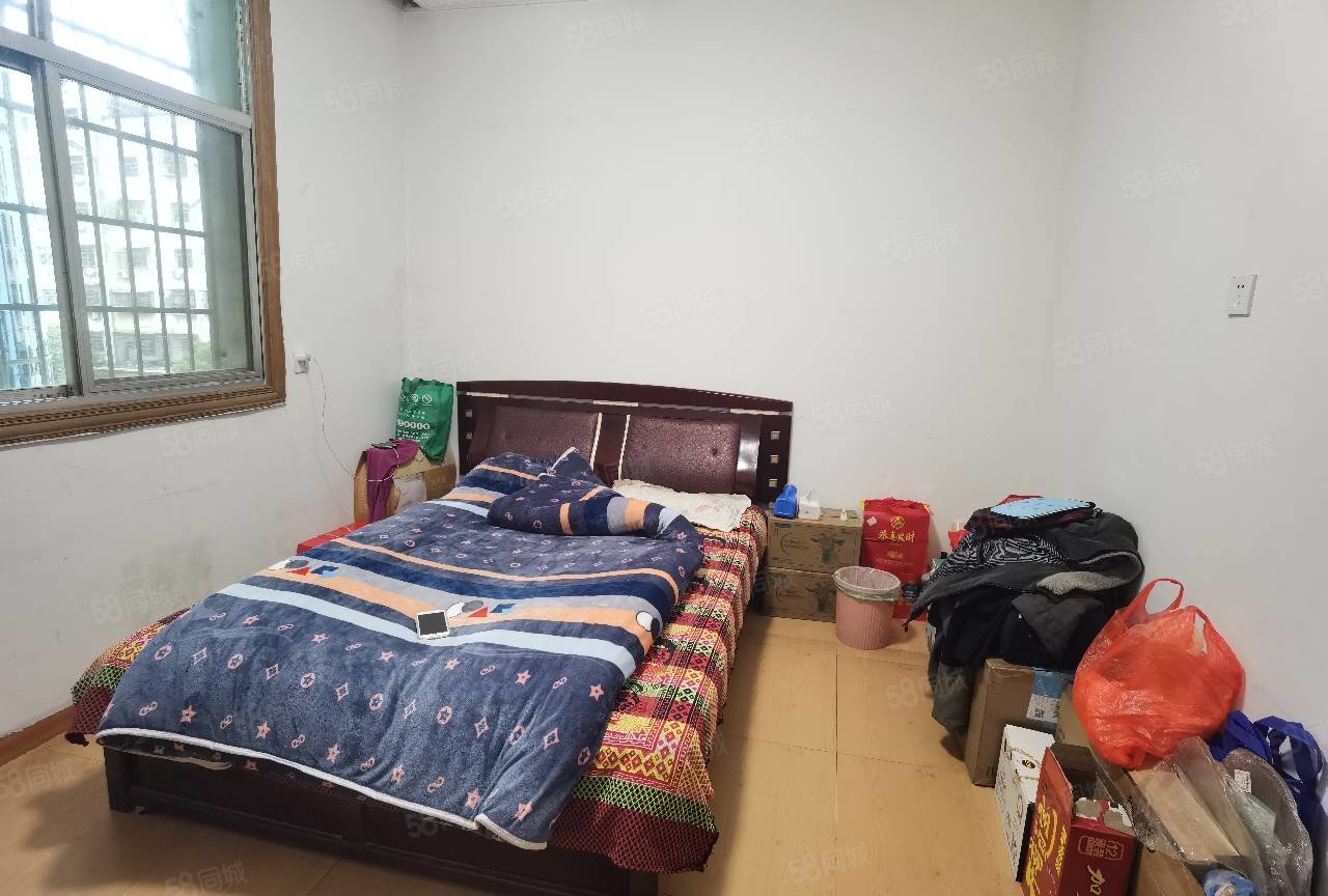 万象广场3室2厅2卫145㎡南65万