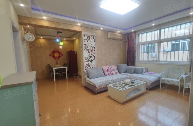 急售！紧邻汽车总站！精装！六 万入住！拎包入住！好停车！送储