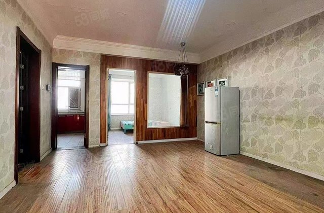 阳光    附近月亮湾商品房中层三室73.8万