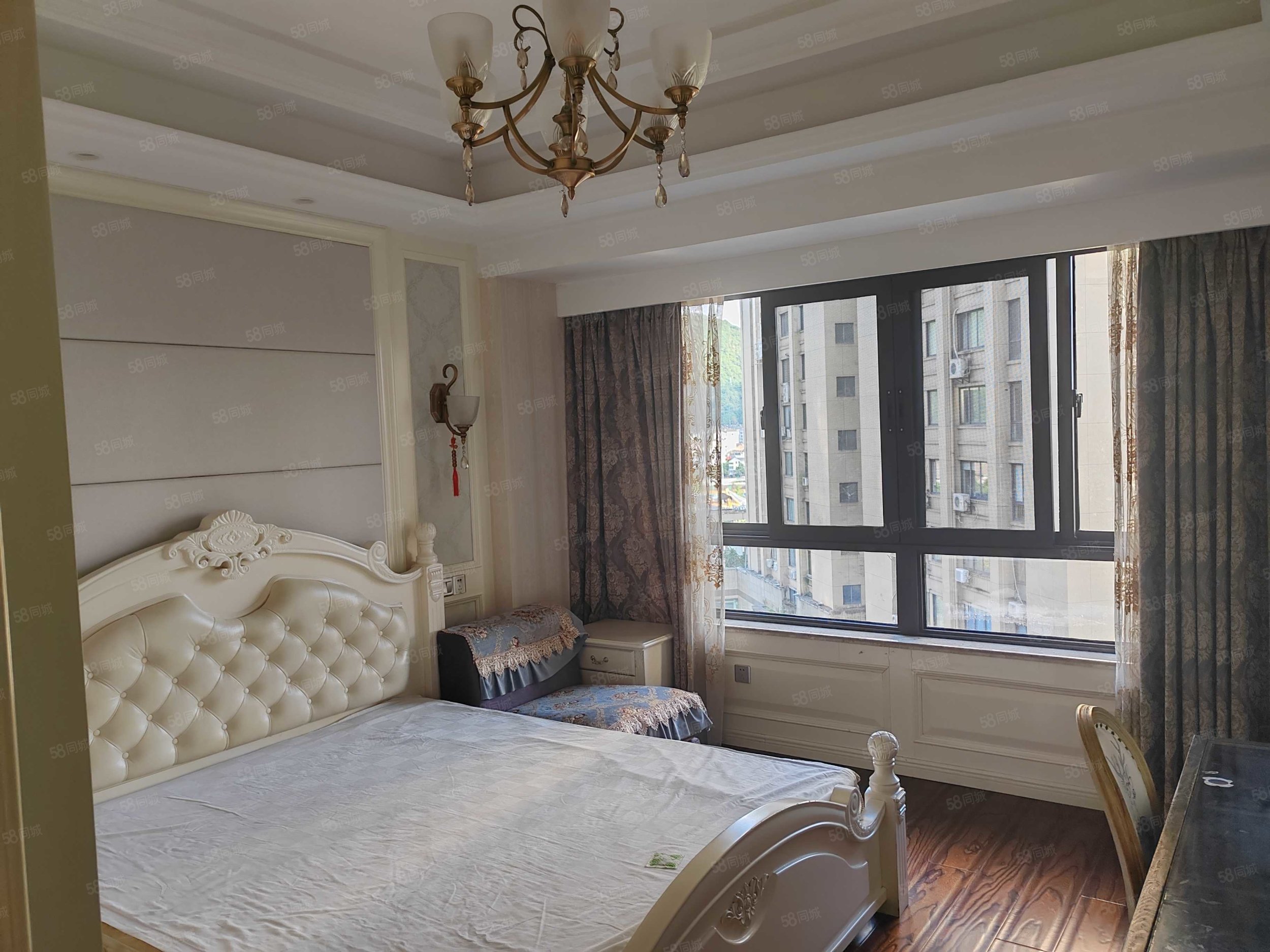 东方广场(开化)4室2厅2卫131㎡南175万