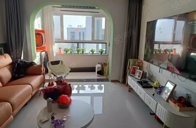 急售，16号院92平，紧邻门口，精装