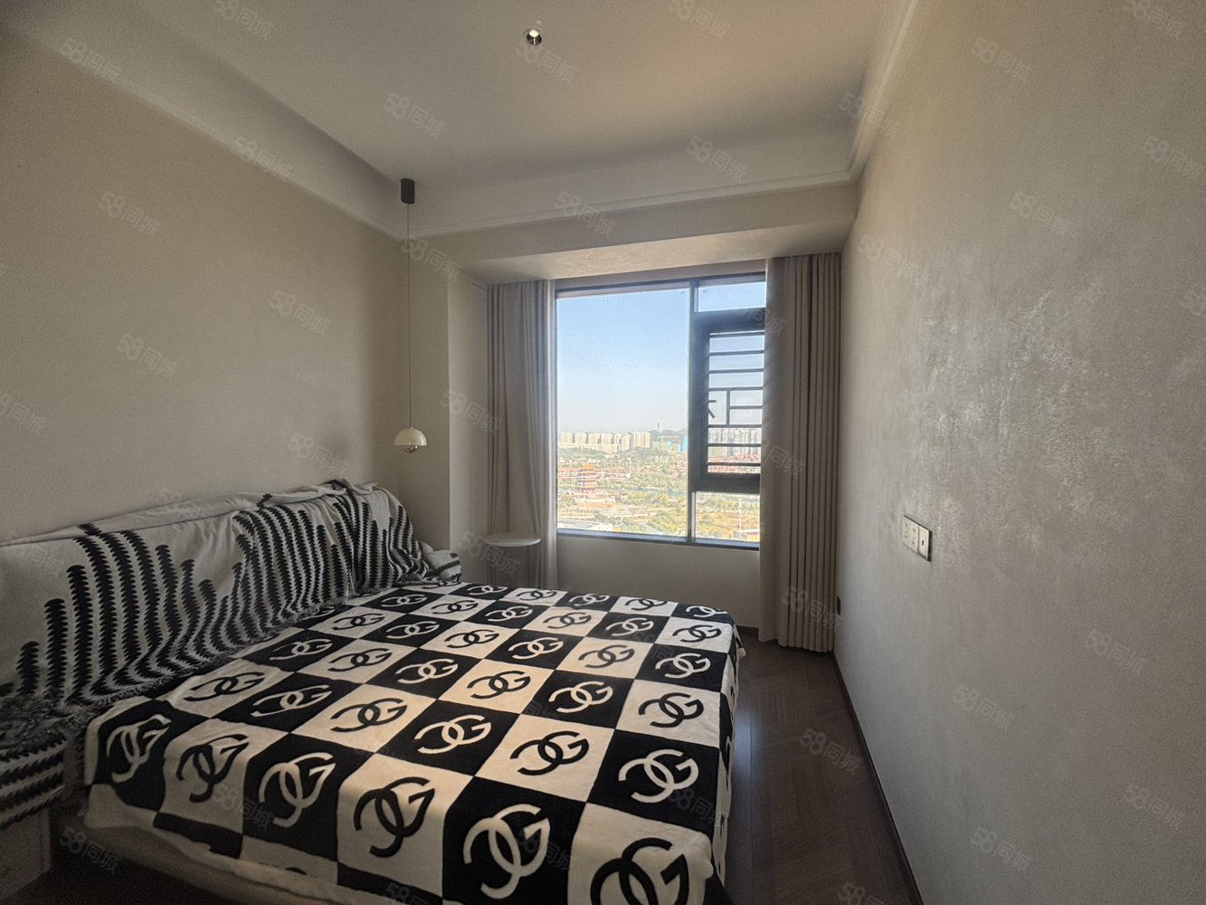 德和领秀广场5室2厅3卫172㎡南北220万