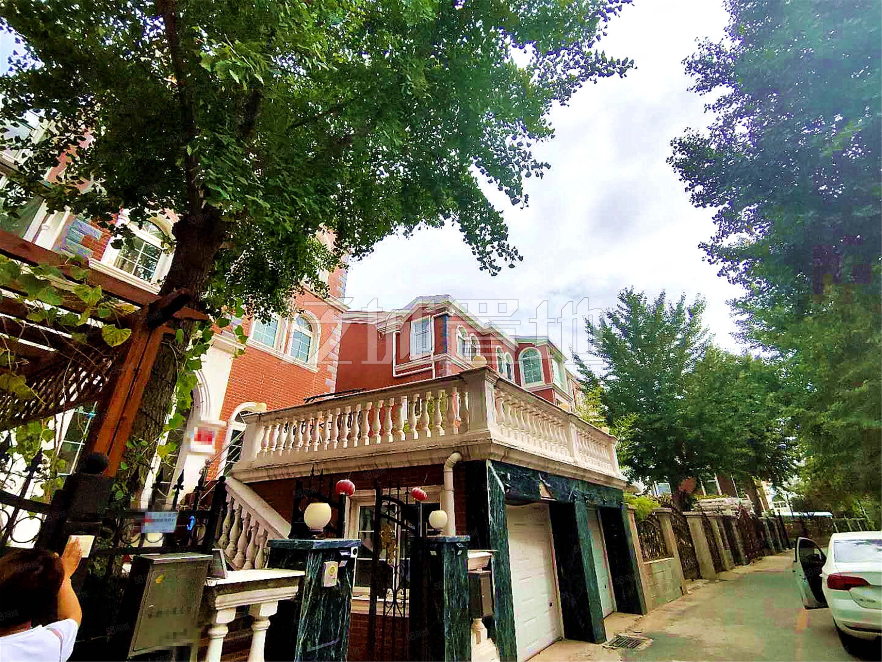 威尼斯花园4室2厅4卫313㎡南北1200万