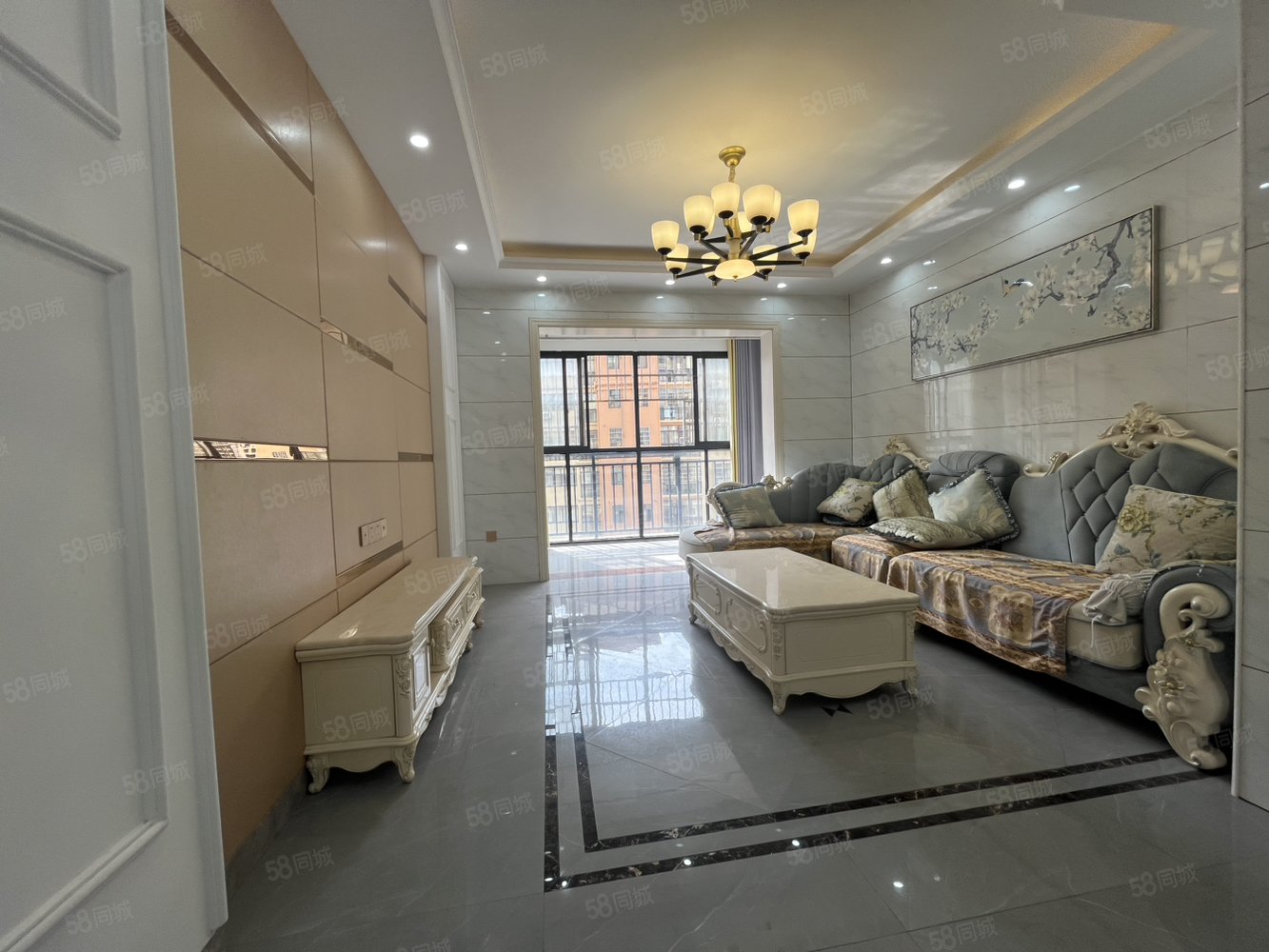 香槟国际3室2厅2卫117㎡南北51万