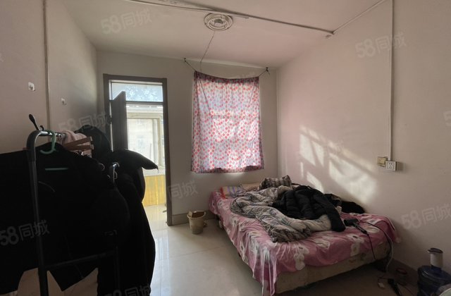 老东昌 3楼 裸护 小三居 单价5000多 电影院