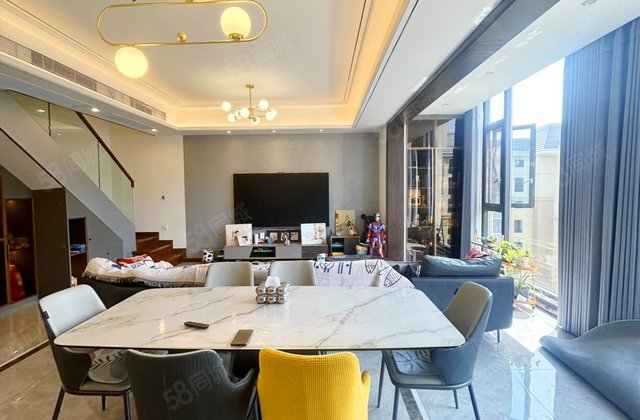 蔚蓝卡地亚云墅4室2厅198㎡188万二手房图片