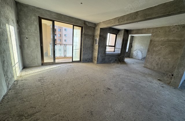 润荣御龙湾4室2厅136㎡64.8万二手房图片