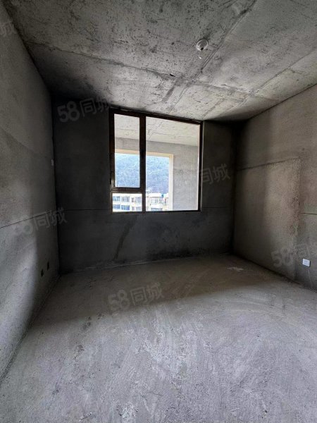 观山悦公馆3室1厅1卫113㎡南北52.5万