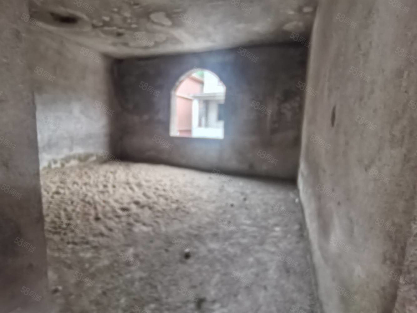 袁山西路别墅8室3厅3卫260㎡南北169万