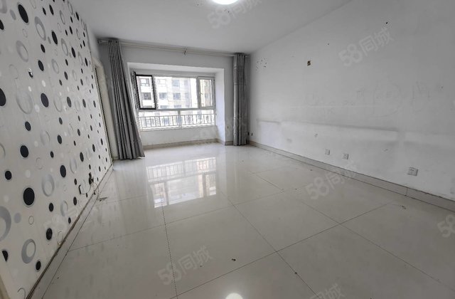 阿卡四期 12楼东户 大三室 随时看房 随时过户 满五免大税