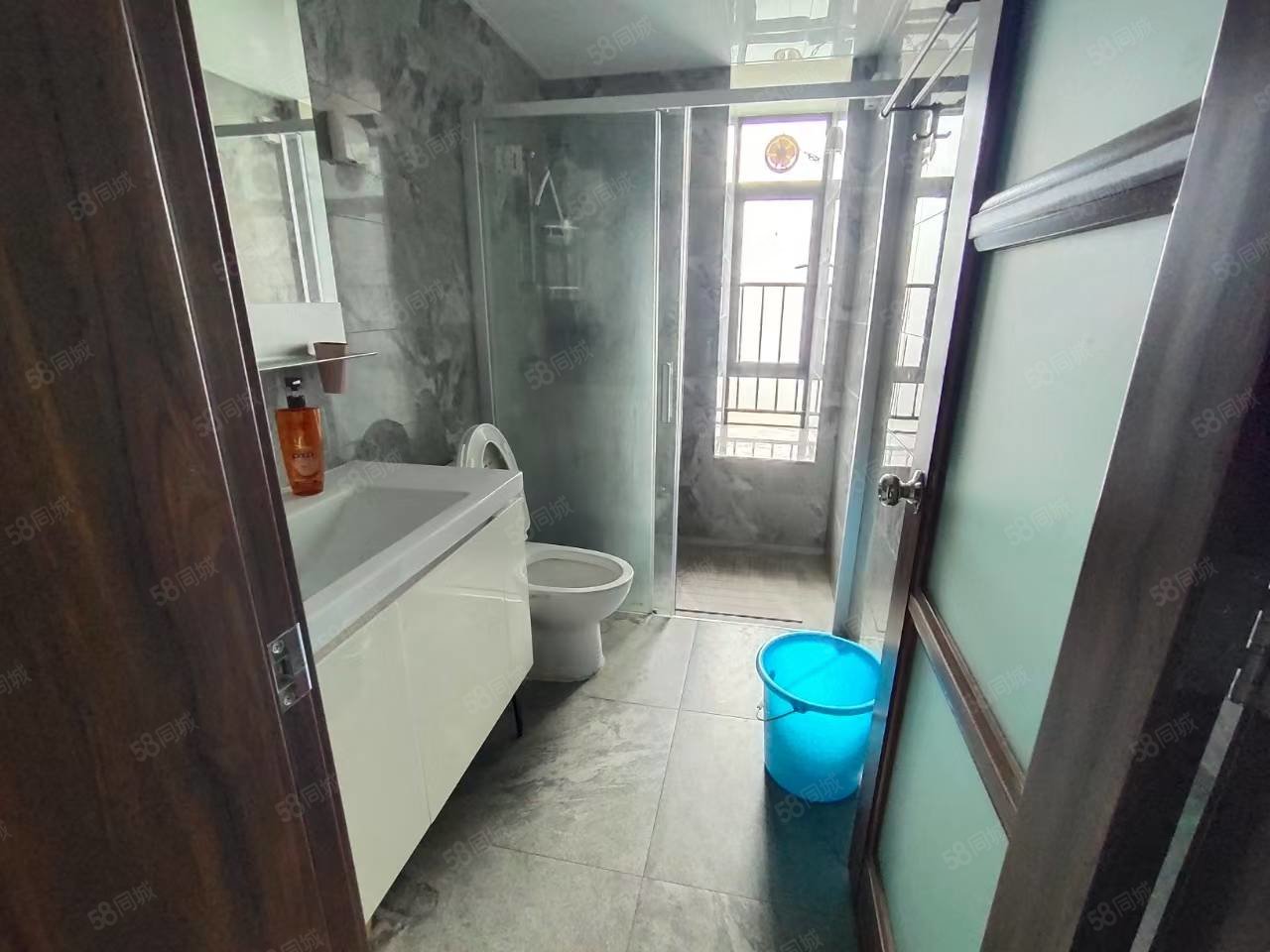 新城之光3室2厅2卫121㎡南北65万