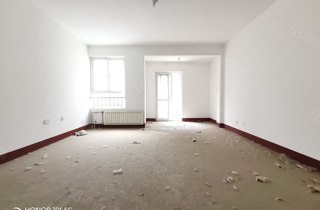 城市主人出来一套纯新的洋房 一天没住 带车库 东昌湖边