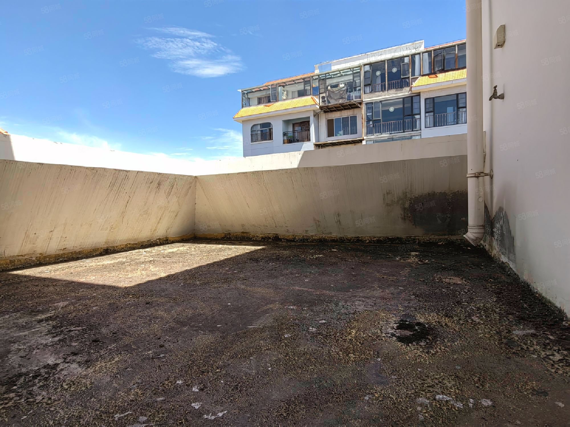 昆华苑顶跃带车库送4万的地砖房东诚心出售